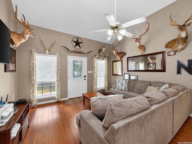 646 Appaloosa Dr, Fischer, TX 78623