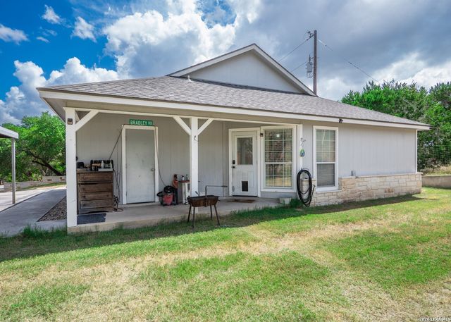 646 Appaloosa Dr, Fischer, TX 78623