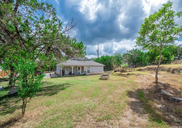 646 Appaloosa Dr, Fischer, TX 78623