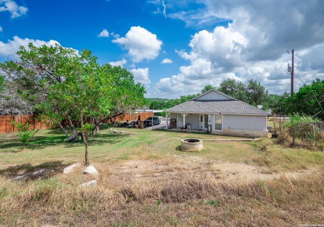 646 Appaloosa Dr, Fischer, TX 78623