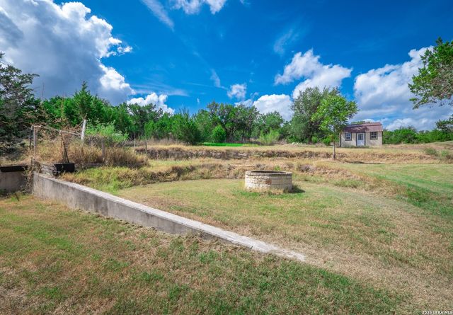 646 Appaloosa Dr, Fischer, TX 78623