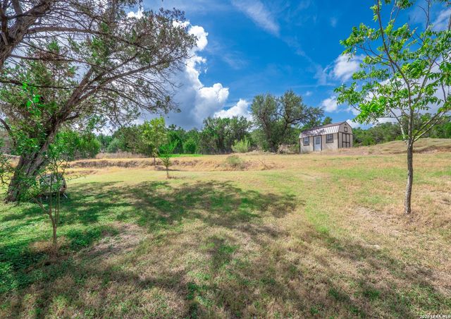 646 Appaloosa Dr, Fischer, TX 78623