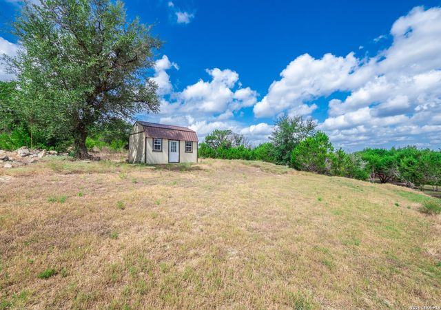 646 Appaloosa Dr, Fischer, TX 78623