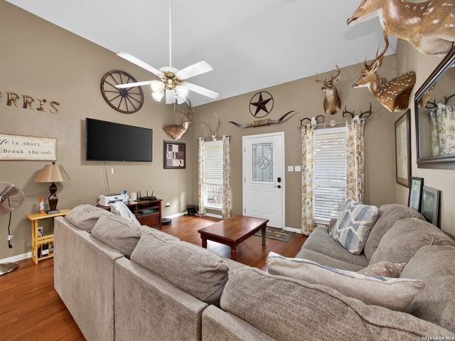 646 Appaloosa Dr, Fischer, TX 78623