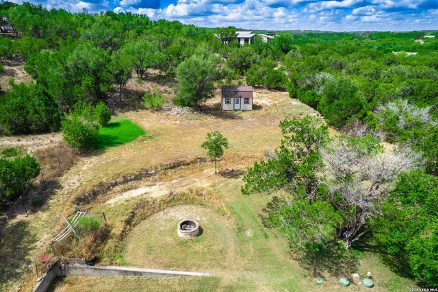 646 Appaloosa Dr, Fischer, TX 78623