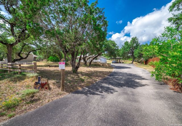 646 Appaloosa Dr, Fischer, TX 78623