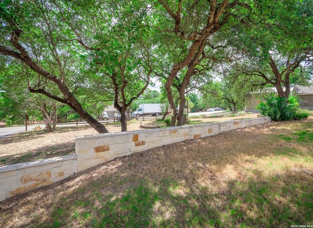 646 Appaloosa Dr, Fischer, TX 78623