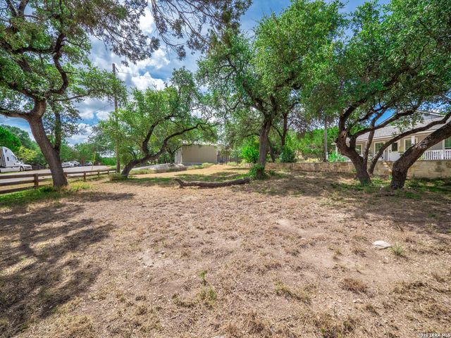646 Appaloosa Dr, Fischer, TX 78623