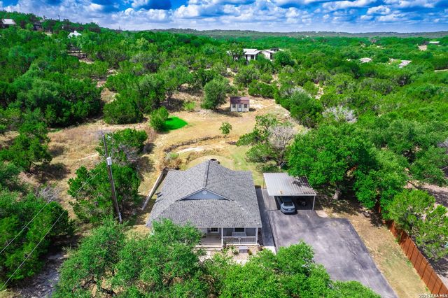 646 Appaloosa Dr, Fischer, TX 78623