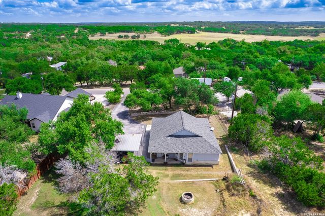 646 Appaloosa Dr, Fischer, TX 78623