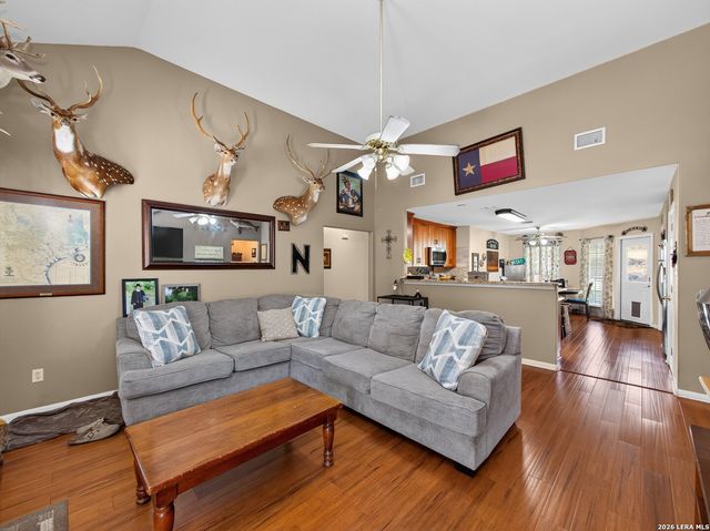646 Appaloosa Dr, Fischer, TX 78623