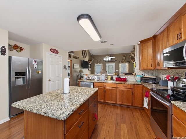 646 Appaloosa Dr, Fischer, TX 78623