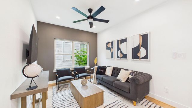 1515 Gentry Street A, Houston, TX 77009
