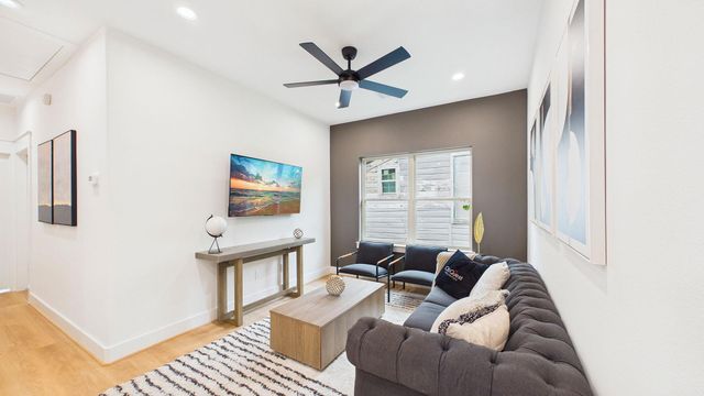 1515 Gentry Street A, Houston, TX 77009