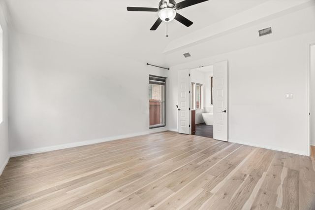 372 Hollister DR, Liberty Hill, TX 78642