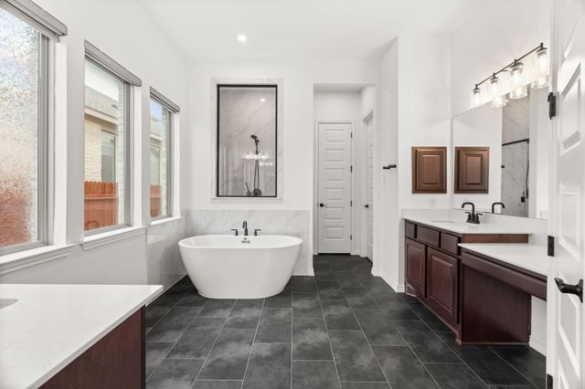 372 Hollister DR, Liberty Hill, TX 78642