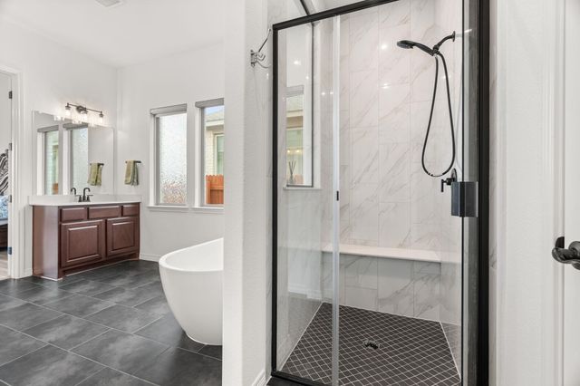 372 Hollister DR, Liberty Hill, TX 78642