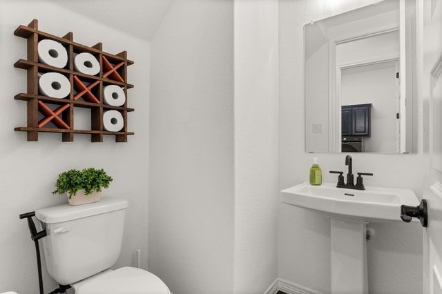 372 Hollister DR, Liberty Hill, TX 78642