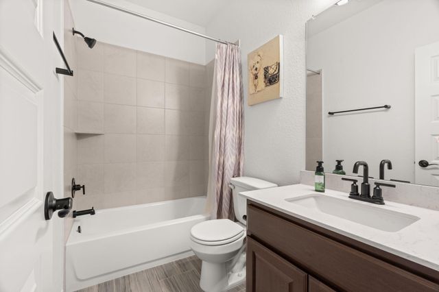 372 Hollister DR, Liberty Hill, TX 78642