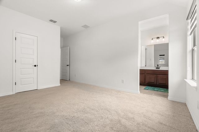 372 Hollister DR, Liberty Hill, TX 78642