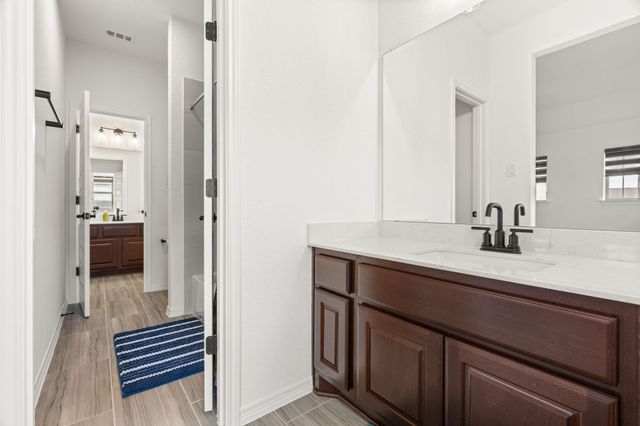 372 Hollister DR, Liberty Hill, TX 78642