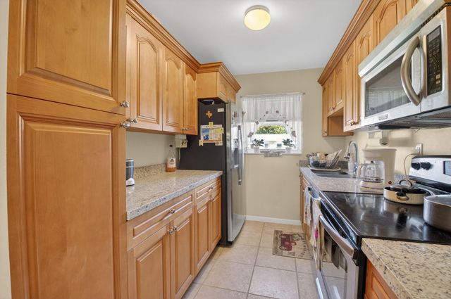 220 High Point Court E B, Delray Beach, FL 33445