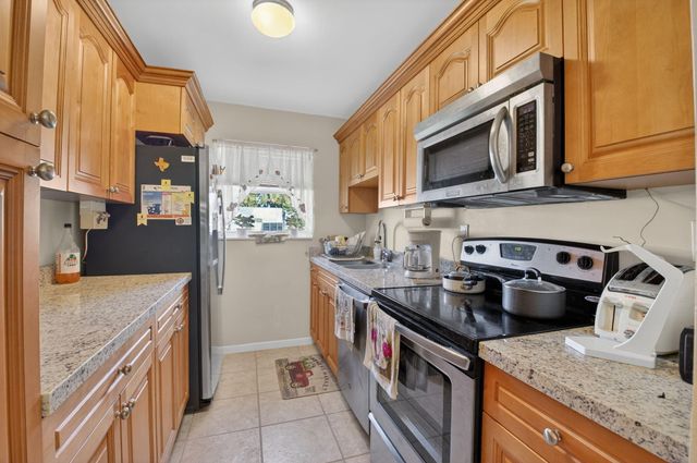 220 High Point Court E B, Delray Beach, FL 33445