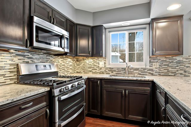 34110 N White Oak Lane 37B, Gurnee, IL 60031