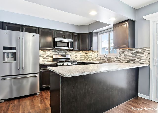 34110 N White Oak Lane 37B, Gurnee, IL 60031