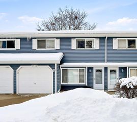 34110 N White Oak Lane 37B, Gurnee, IL 60031