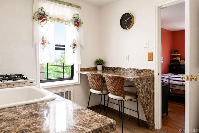 270 North Broadway 4A, Yonkers, NY 10701