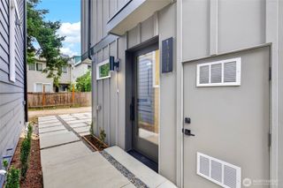 12034 Hiram Place NE, Seattle, WA 98125