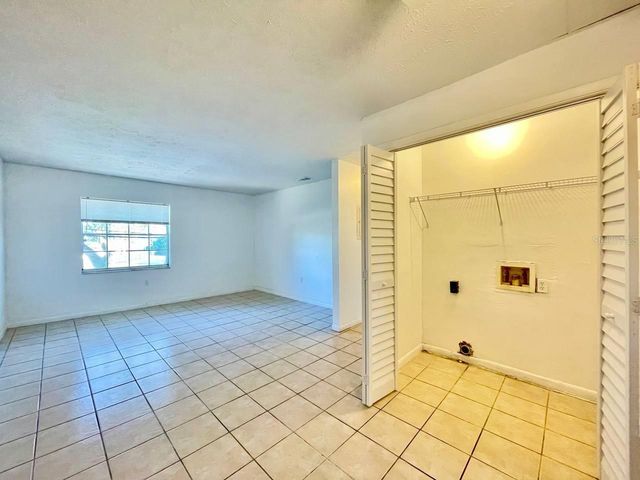 3826 LAKESHORE DRIVE B, Tampa, FL 33604