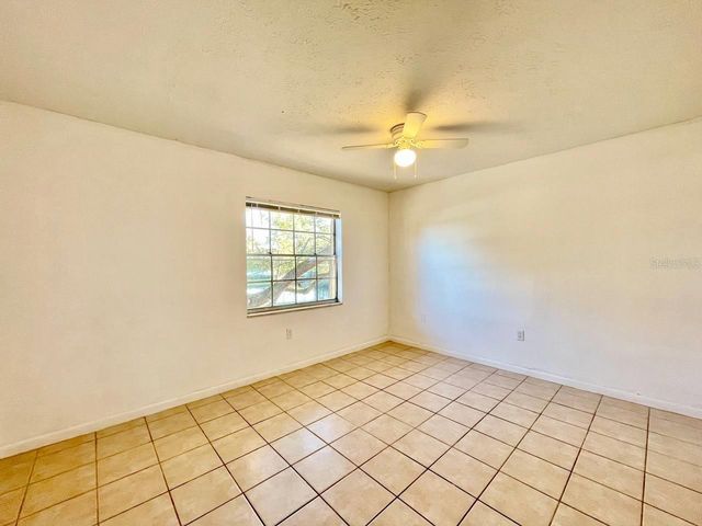 3826 LAKESHORE DRIVE B, Tampa, FL 33604
