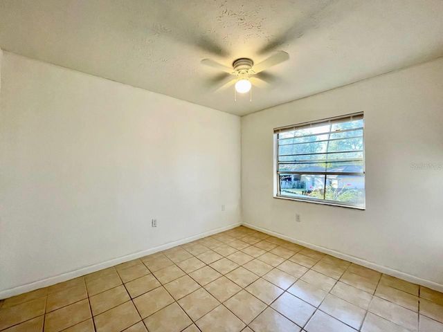 3826 LAKESHORE DRIVE B, Tampa, FL 33604