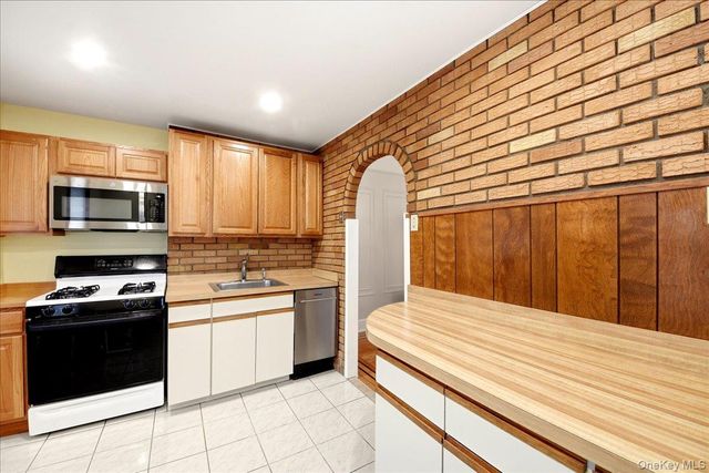 1432 Hobart Avenue, Bronx, NY 10461