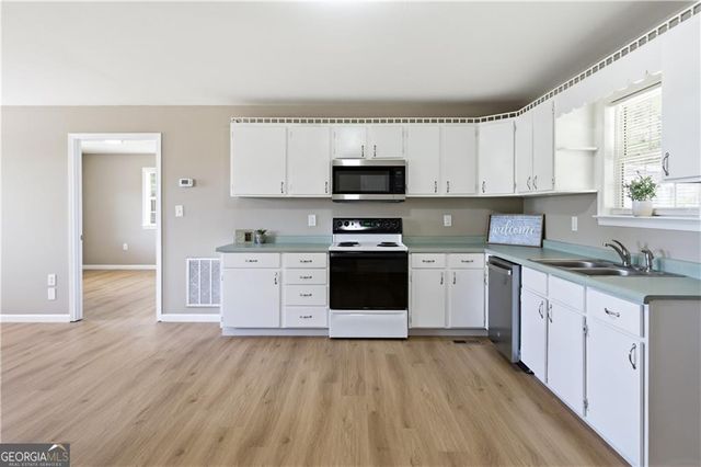 894 Lakeview Drive, Nicholson, GA 30565