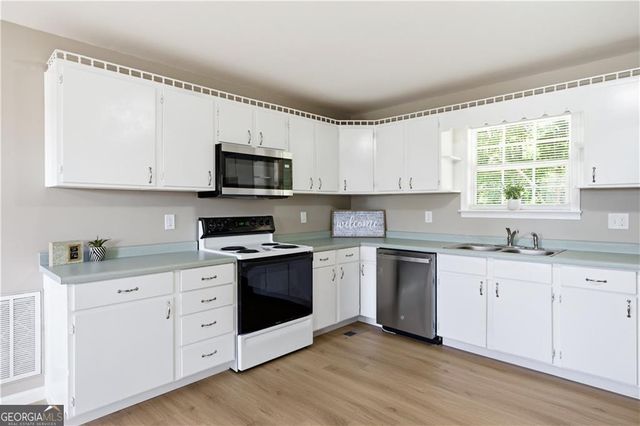 894 Lakeview Drive, Nicholson, GA 30565