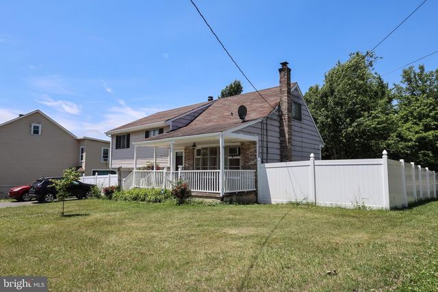 511 E HARRISON ST, Emmaus, PA 18049