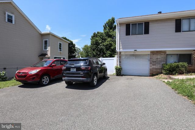 511 E HARRISON ST, Emmaus, PA 18049