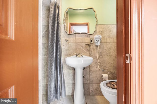 121 N MONTPELIER AVENUE B, Atlantic City, NJ 08401
