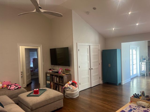 405 NE 12th Avenue, Fort Lauderdale, FL 33301