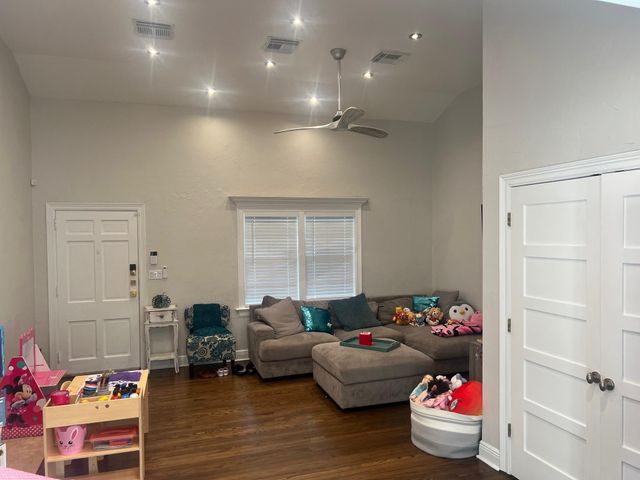 405 NE 12th Avenue, Fort Lauderdale, FL 33301