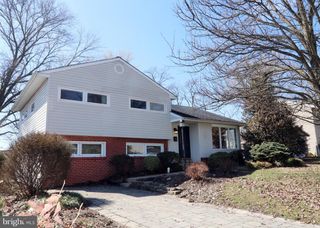 38 S DICKENS RD, Claymont, DE 19703