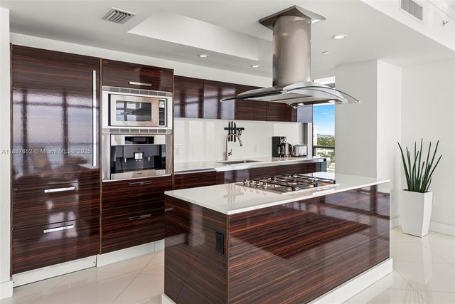 3737 COLLINS AV S-1301, Miami, FL 33140