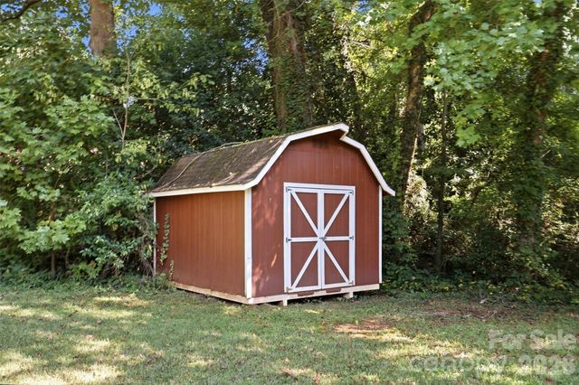 424 Holland Drive, Statesville, NC 28677