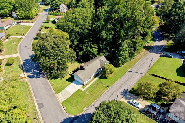 424 Holland Drive, Statesville, NC 28677