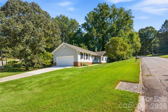 424 Holland Drive, Statesville, NC 28677