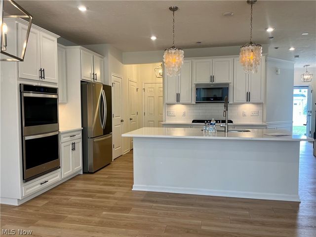 27842 Birchwood Court, Westlake, OH 44145