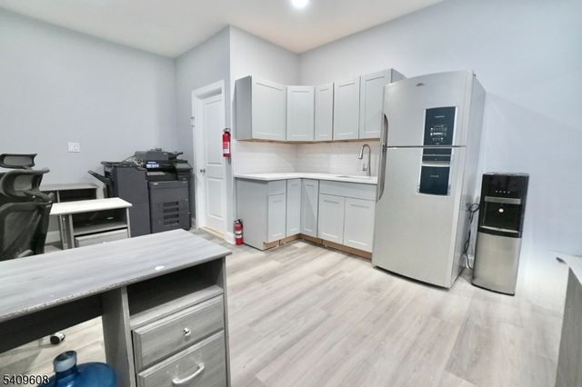 351 Mulberry St, Newark City, NJ 07102